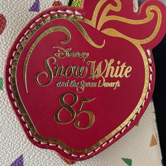 Disney Dooney & Bourke Crossbody Snow White 85th Anniversary Purse Bag Disney - Picture 2 of 7